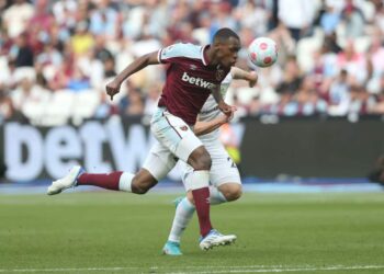 West Ham a porté un coup à Hammer alors que le troisième défenseur central est exclu pour la saison