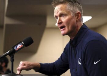 Texas, massacre d’enfants : 19 morts.  Le discours de Steve Kerr