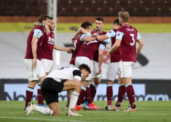 Conseils de paris sur l’accumulateur de football pour samedi: Back Our 15/1 Triple