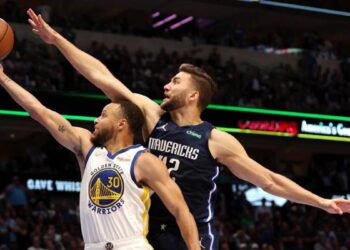 Playoffs Nba: Golden State a une fiche de 3-0 sur Dallas, les Warriors menés par Curry