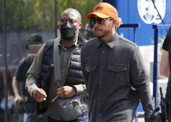 êtes-vous un employé de McLaren ?  L’équipe : « Enquêtons »