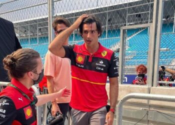 F1 Miami, la tête de Sainz coupée lors de la marche du circuit