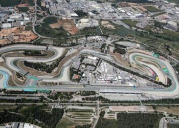 pendant que vous conduisez sur le circuit de Barcelone