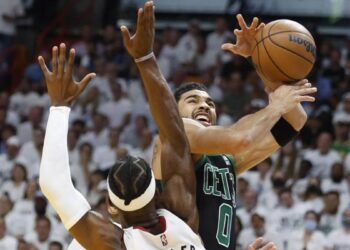 Playoff Nba – Boston écrase Miami dans le match 5 et voit la finale