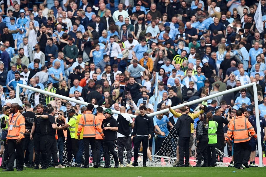 Man City confirme l'enquête après l'agression de Robin Olsen d'Aston Villa lors des célébrations du titre