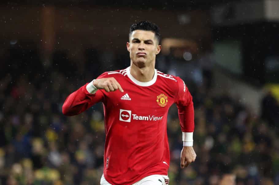 Des photos divulguées de Cristiano Ronaldo enfilant les trois nouveaux kits de Man United font surface en ligne
