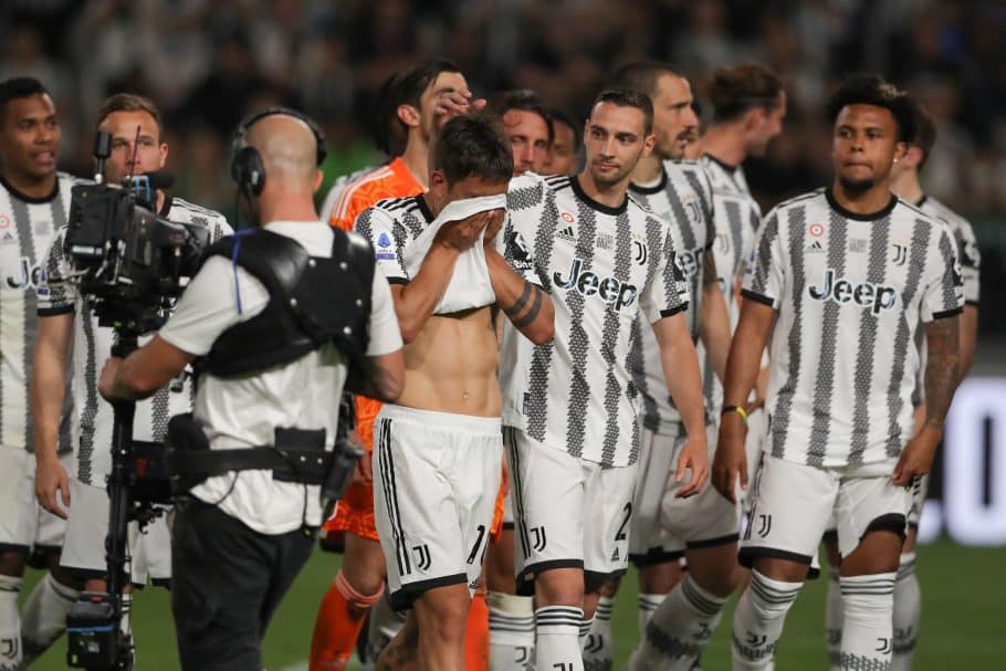 Regardez: Paulo Dybala fond en larmes alors que la Juventus fait ses adieux à l'attaquant vedette et capitaine Chiellini