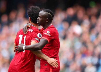 Les attaquants de Liverpool Mohamed Salah et Sadio Mane fournissent des mises à jour sur leur avenir au milieu des pourparlers contractuels