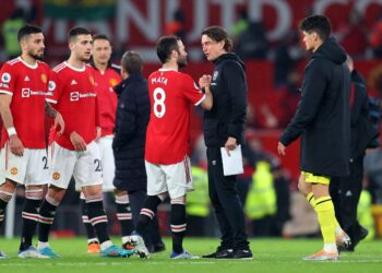 Les fans de Man United remettent en question le traitement de Mata et Matic après le choc de Brentford