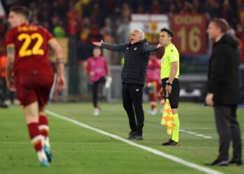 Mourinho établit un autre record alors que la Roma réserve sa place en finale de la Conference League