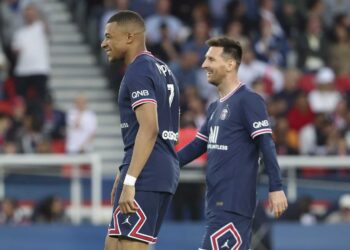 Messi au doublé en déroute mais les supporters argentins expriment leur frustration face à Kylian