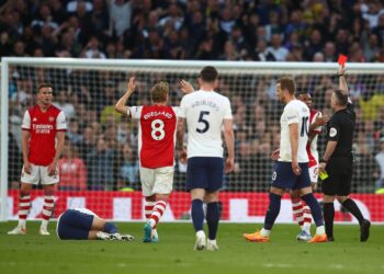 L’ancien défenseur de Tottenham Vertonghen se délecte du carton rouge de Rob Holding