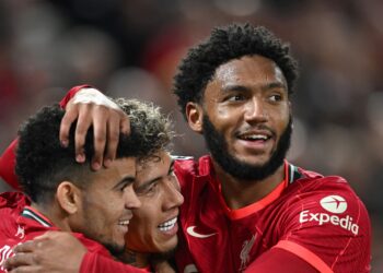 « Voulez-vous aller à Villa ?  – Pundit dit que « un peu de pitch » de Gerrard sera nécessaire pour convaincre la star de Liverpool de partir