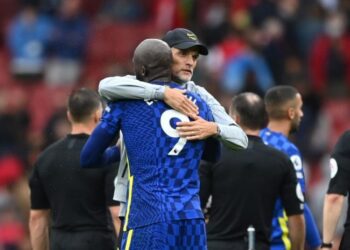 L’Italie vers l’Angleterre, le plus grand flux de transfert de football à 258 m