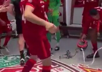 Matip range le vestiaire de Wembley alors que ses coéquipiers célèbrent