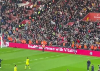 Klopp fait la fête avec les fans de Liverpool