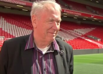 Le commentaire de Martin Tyler comparé à celui de Peter Drury