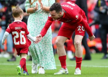 (Vidéo) Andy Robertson : « Ça fait mal » et « c’est impossible » mais « tout le mérite revient à Man City, champions mérités »