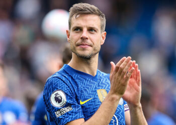 Les fans de Chelsea sur la question de savoir s’ils veulent que Cesar Azpilicueta reste –