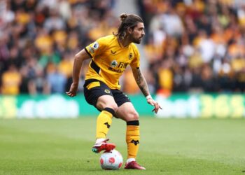 Manchester United donne un coup de pouce alors que les Wolves ciblent le remplacement de Ruben Neves