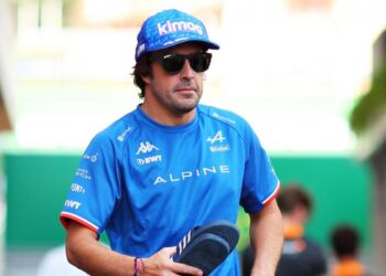 dépasse Michael Schumacher en durée de carrière