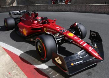 F1 Bakou, Leclerc vole avec Ferrari en FP2.  Red Bulls battus.  Sainz cinquième