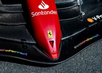 #essereferrari est teinté d’arc-en-ciel