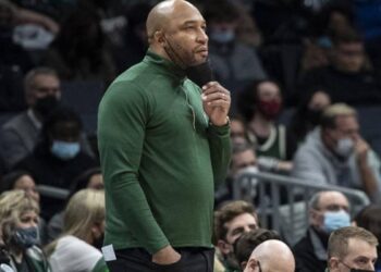 Lakers, c’est maintenant officiel.  Ham est le nouvel entraîneur : « Maintenant, nous allons travailler dur »