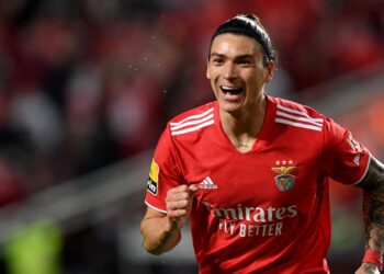 L’ancien attaquant du PL fait la course au titre et l’admission de Darwin Nunez