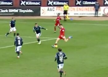 (Vidéo) Le premier but senior de Calvin Ramsay, lié à Liverpool, excitera les Reds