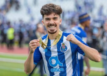 Le PSG annonce la signature à gros prix de Vitinha, lié à Man United