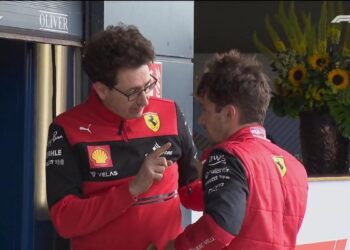 Leclerc : « Ferrari, encore une mauvaise décision ».  Binotto : « Je lui ai dit de se calmer : il a fait une garone »