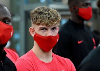 L’ancien défenseur du PL conseille à Harvey Elliott de briller pour Liverpool cette saison