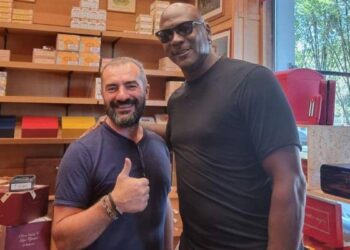 Michael Jordan à Milan, la photo dans le magasin de cigares où il s’est arrêté