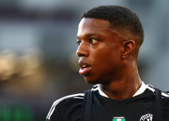 Les contrats de Tyrell Malacia déjà signés par Man United et Feyenoord, déclare Fabrizio Romano –