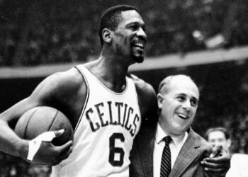 Nba, Magic Johnson : « Nous retirons le 6 de Bill Russell de toutes les équipes »