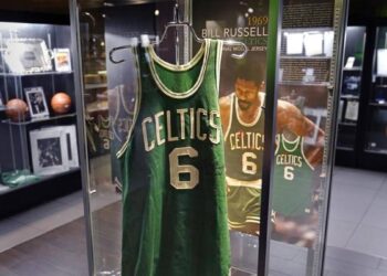 Nba, a décidé de retirer tous les maillots numéro 6 pour Russell: qu’est-ce que cela signifie