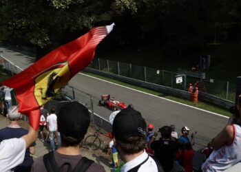 F1 Monza, essayez de construire une tribune illégale: des fans néerlandais ivres arrêtés