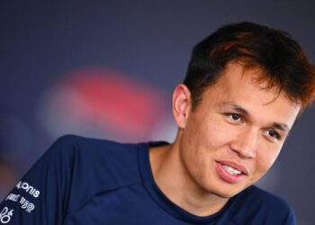 F1 Alex Albon effrayé après une opération d’appendicite intubée aux soins intensifs