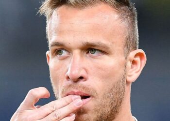 Carragher explique pourquoi Liverpool a décidé de signer Arthur alors que le Brésilien n’était pas la réponse