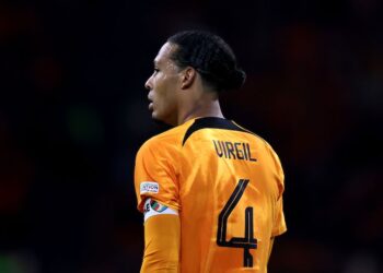 La légende néerlandaise fait l’admission « étrange » de Virgil van Dijk