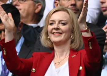 Le Premier ministre Liz Truss suspend les projets d’un régulateur indépendant du football – craint que cela n’ouvre la porte à la Super League européenne
