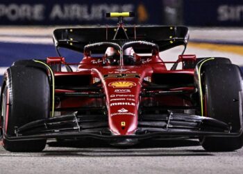 F1 Singapour, Ferrari sur le ballon avec Sainz et Leclerc devant tout le monde en essais libres 2