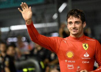 F1 Singapour, Leclerc en pole avec Ferrari !  A battu Perez et Hamilton.  Sainz 4ème