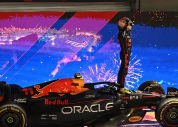 F1 Singapour, Perez (avec pénalité) triomphe !  Les Ferrari de Leclerc et Sainz sont battues