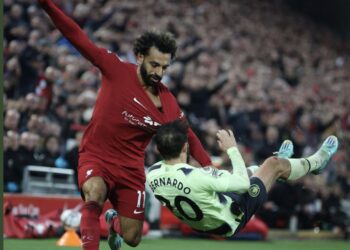 Chronique de l’éditeur : les arbitres traitent Mo Salah différemment et cela devient ridicule