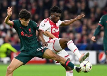 Neil Jones dit que Liverpool pense que la star de 18 ans a un « potentiel sérieux et sérieux »