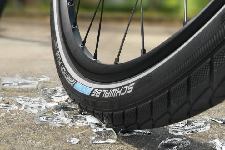 Neumático de bicicleta: uno de los componentes a comprobar a la hora de comprar