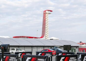 F1 à Austin, les pilotes roulent comme ça : 141 kg de pédale de frein au virage 11