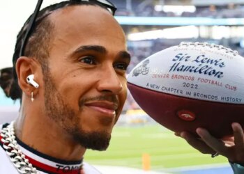 F1 US GP, Lewis Hamilton propriétaire des Broncos de Denver lors du match
